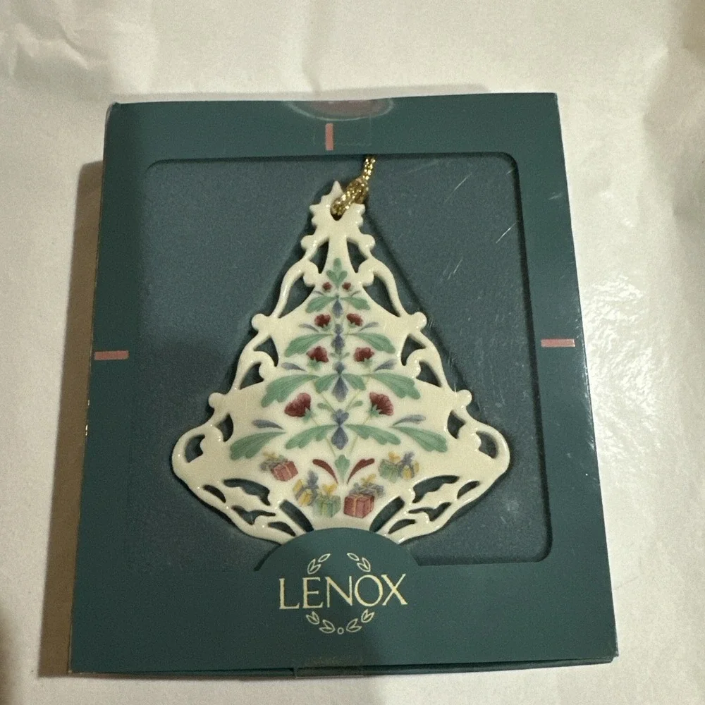 Lenox 1996 Porcelain Christmas Tree Ornament. 3.25